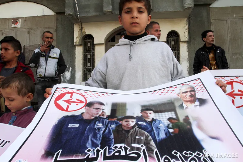 Palestinian supporters of Popular front for Liberation of Palestine (PFLP), take part in a protest in solidarity with jailed Palestinian boy Ahmad Manasrah, in Khan Younis in the southern Gaza Strip, November 26, 2015. T...