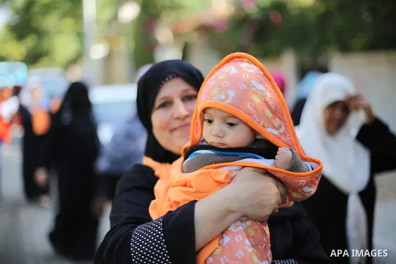 Palestinian women form a human chain during a rally to protest against the rising incidents of violence against women in Gaza City, on November 29, 2015. Photo by Mohammed Asad