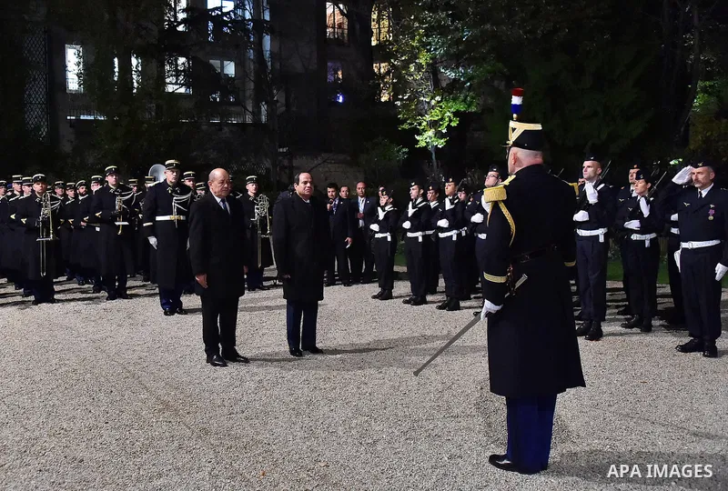 Egyptian President Abdel Fattah al-Sisi meets with French Defence Minister, in Paris on November 30, 2015. Photo by Egyptian President Office
