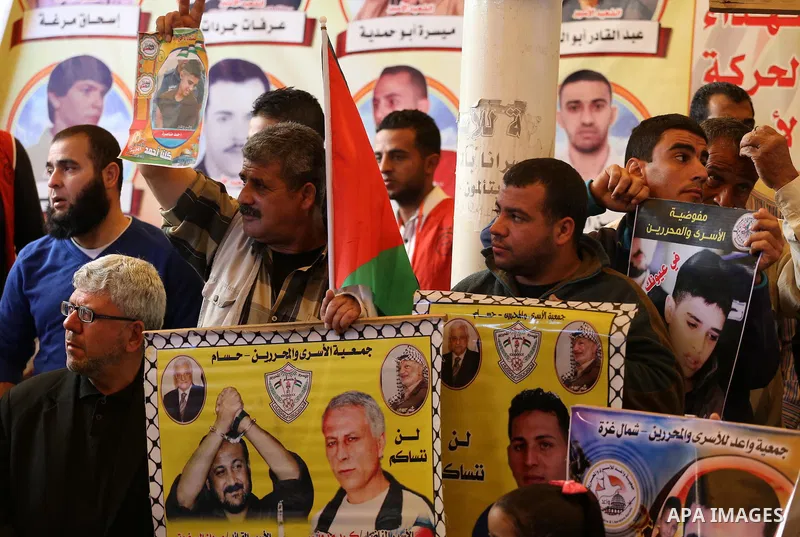 Palestinians take part in a protest demanding release the prisoners in Israeli jails, in front of Red cross office, in Gaza city, on Nov. 30, 2015. Photo by Mohammed Asad