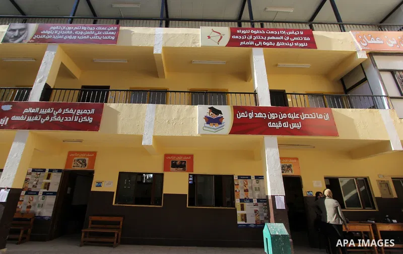 Egyptians cast their ballot at a polling station during the run-off in the second phase of Egypt's parliamentary elections in Shibin El-Kom in the Menufiya province, 60 kilometers north of the capital Cairo, on December...