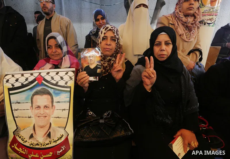 Palestinians take part in a protest demanding release the prisoners in Israeli jails, in front of Red cross office, in Gaza city, on Dec. 07, 2015. Photo by Mohammed Asad