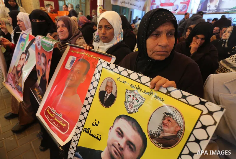 Palestinians take part in a protest demanding release the prisoners in Israeli jails, in front of Red cross office, in Gaza city, on Dec. 07, 2015. Photo by Mohammed Asad