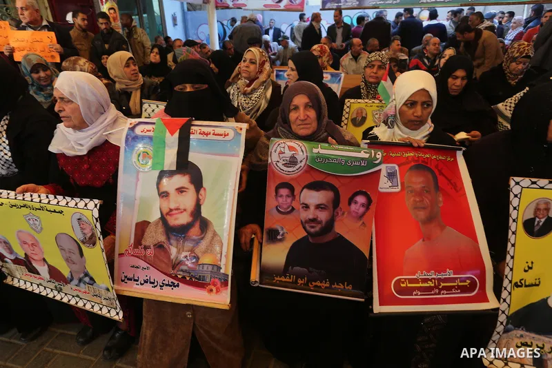 Palestinians take part in a protest demanding release the prisoners in Israeli jails, in front of Red cross office, in Gaza city, on Dec. 07, 2015. Photo by Mohammed Asad