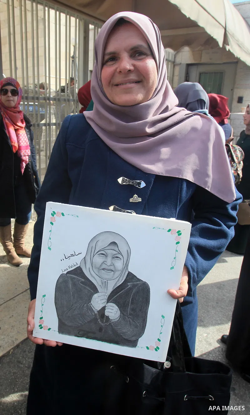Palestinian take part during a protest to show solidarity with Palestinian prisoner Zeenat Jallad, 62, in occupied Jerusalem on Dec. 10, 2015. Photo by Mahfouz Abu Turk