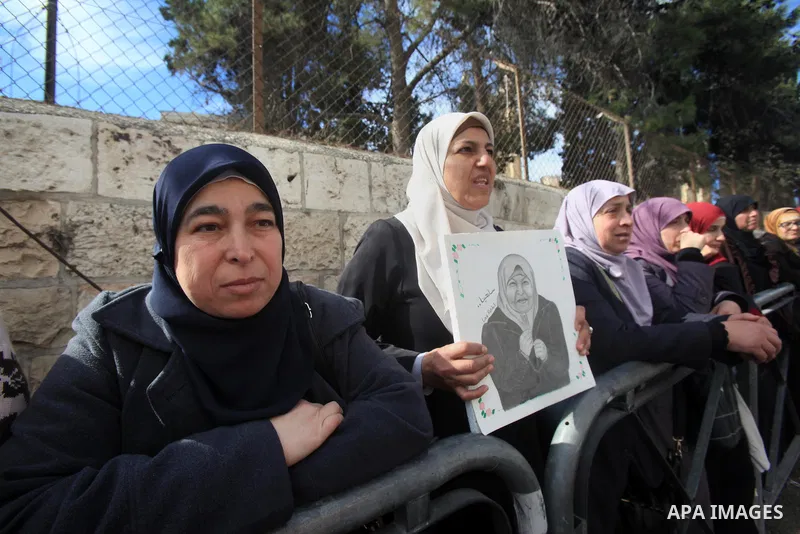 Palestinian take part during a protest to show solidarity with Palestinian prisoner Zeenat Jallad, 62, in occupied Jerusalem on Dec. 10, 2015. Photo by Mahfouz Abu Turk