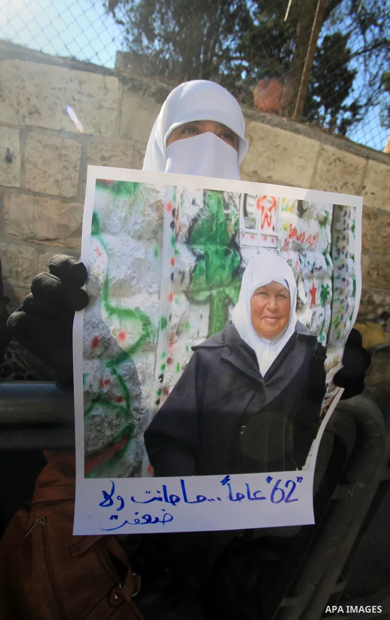 Palestinian take part during a protest to show solidarity with Palestinian prisoner Zeenat Jallad, 62, in occupied Jerusalem on Dec. 10, 2015. Photo by Mahfouz Abu Turk