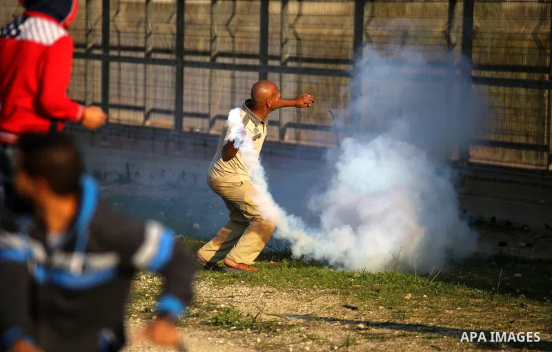 Palestinian protesters clash with Israeli security forces at the Erez crossing checkpoint in the northern Gaza Strip on Dec. 11, 2015. A Palestinian was shot dead and 12 wounded in clashes with Israeli forces on the bord...