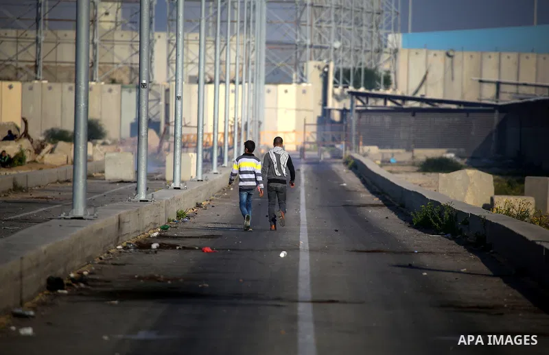 Palestinian protesters clash with Israeli security forces at the Erez crossing checkpoint in the northern Gaza Strip on Dec. 11, 2015. A Palestinian was shot dead and 12 wounded in clashes with Israeli forces on the bord...