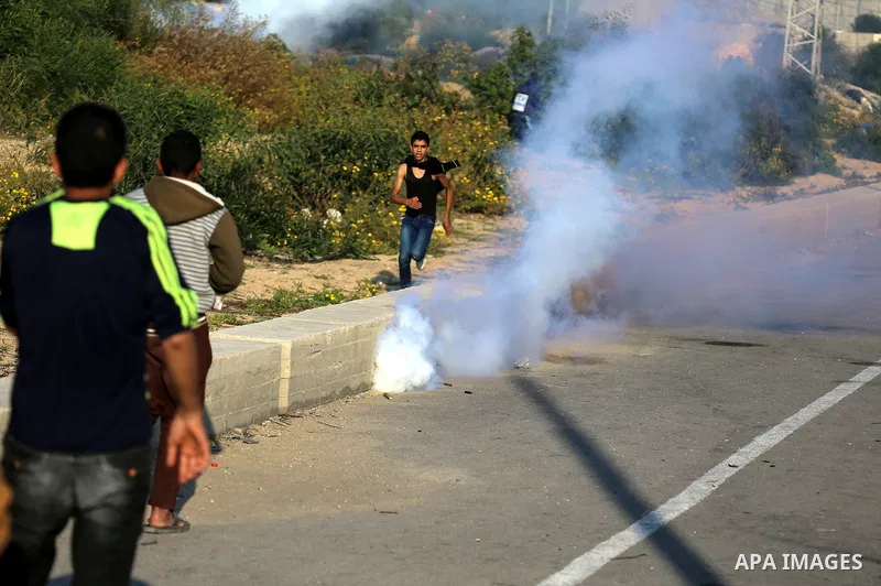 Palestinian protesters clash with Israeli security forces at the Erez crossing checkpoint in the northern Gaza Strip on Dec. 11, 2015. A Palestinian was shot dead and 12 wounded in clashes with Israeli forces on the bord...