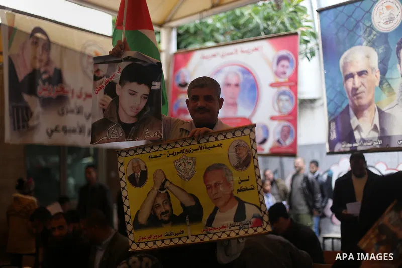 Palestinians take part in a protest demanding release the prisoners in Israeli jails, in front of Red cross office, in Gaza city, on Dec. 14, 2015. Photo by Mohammed Asad