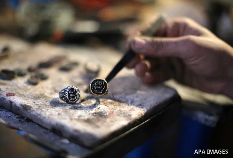 A Palestinian silver jeweler designs silver rings at his workshop in Gaza city on Dec. 16, 2015. Photo by Mohammed Asad