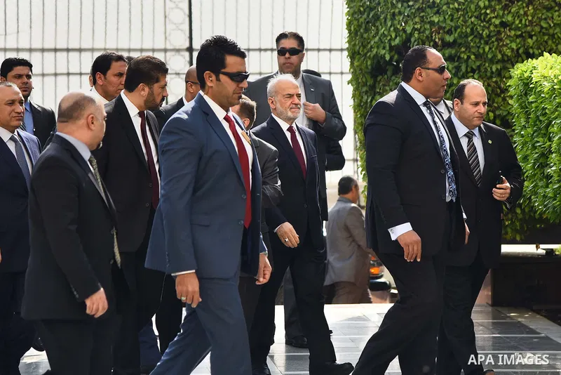 Iraq's Foreign Minister Ibrahim al-Jaafari arrives to attend an emergency meeting of the Arab League foreign ministers in the Egyptian capital Cairo, on December 24, 2015. Photo by Stranger