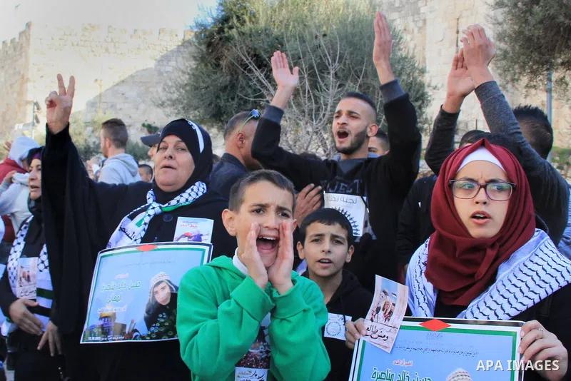 Palestinians take part in a demonstration demanding Israeli authorities to return the bodies of alleged Palestinian attackers outside Damascus Gate in Jerusalem's old city, on December 26, 2015. Photo by Mahfouz Abu Turk
