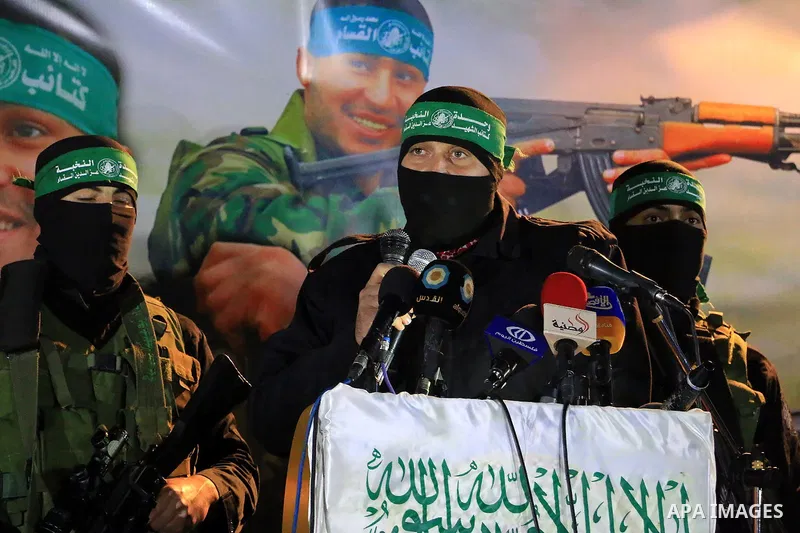 Palestinian members of Ezzedeen al-Qassam, the armed wing of Hamas movement, participate in a memorial service for Abdul Rahman al-Mubasher in Khan Younis in the southern of Gaza strip on Dec. 30, 2015. Photo by Stranger