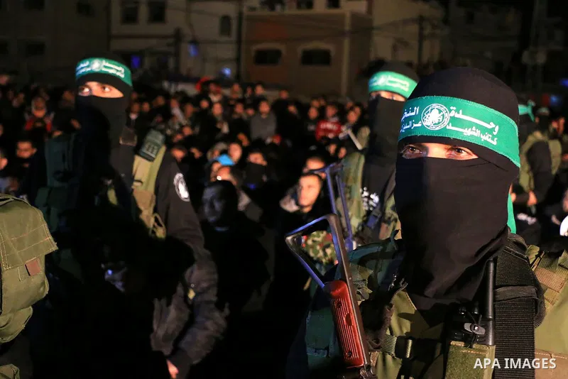 Palestinian members of Ezzedeen al-Qassam, the armed wing of Hamas movement, participate in a memorial service for Abdul Rahman al-Mubasher in Khan Younis in the southern of Gaza strip on Dec. 30, 2015. Photo by Stranger