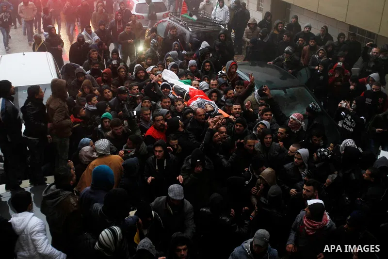 Palestinian men carry the body of a Palestinian alleged attacker upon its release by the Israeli security forces in the West Bank city of Hebron, on Jan. 01, 2016. Palestinians received on Friday 17 bodies of alleged ass...