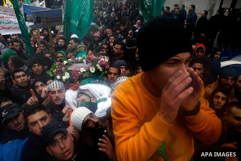 Mourners carry bodies of Palestinians, who allegedly carried out attacks against Israelis, during their funeral in the West Bank city of Hebron January 2, 2016. Palestinians received on Friday 23 bodies of alleged assail...