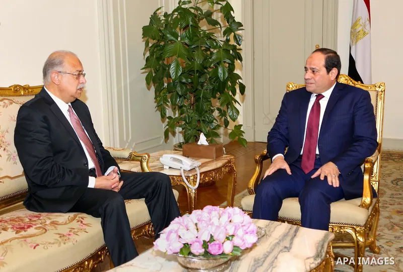 Egyptian President Abdel Fattah al-Sisi meets with Prime Minister Sharif Ismail in Cairo, on Jan. 03, 2016. Photo by Egyptian President Office