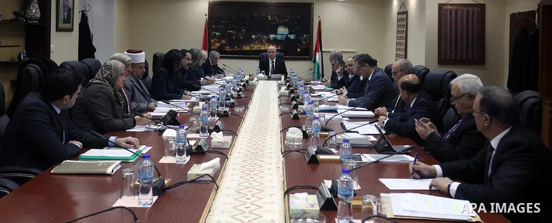 Palestinian Prime Minister Rami Hamdallah chairs a meeting of council ministers, in the West Bank city of Ramallah, on Jan. 05, 2016. Photo by Prime Minister Office