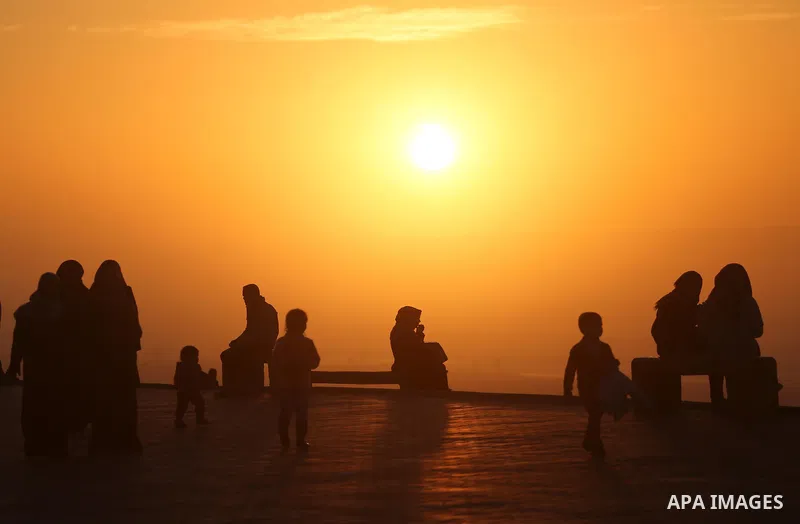 Palestinians enjoy their time at the beach of Gaza city during sunset on Jan. 05, 2016. Photo by Mohammed Asad