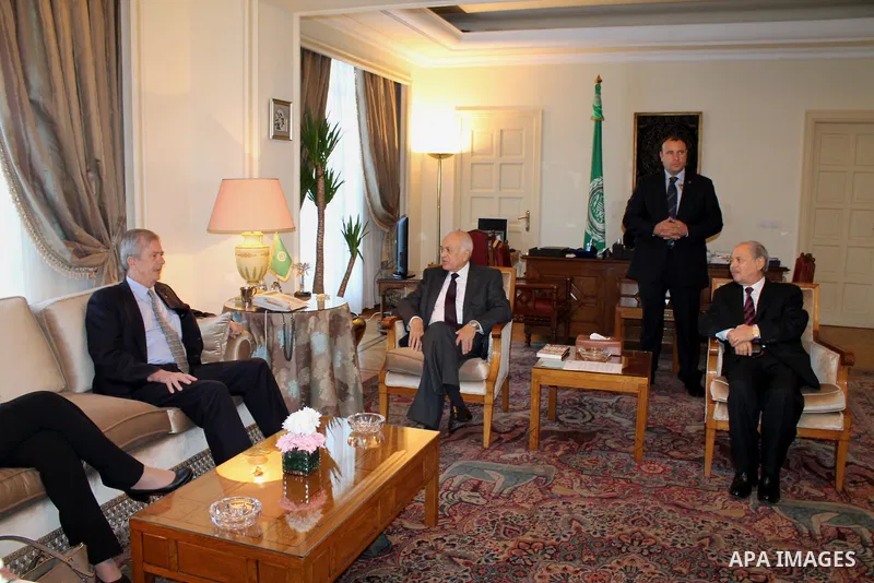 Secretary-General of the Arab League, Nabil Elaraby meets with United Nations special envoy of the Syrian crisis Staffan de Mistura in Cairo, on Jan. 06, 2016. Photo by Stranger