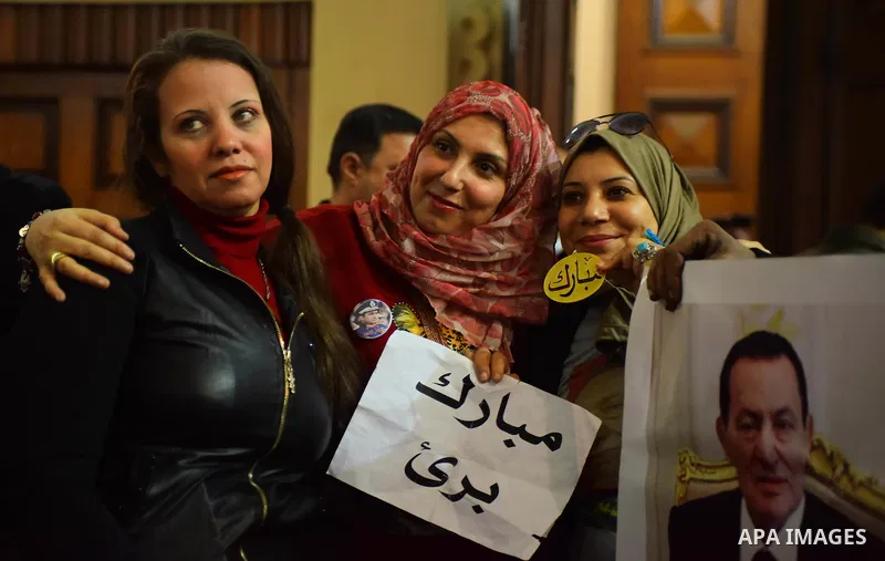 Egyptian supporters of ousted president Hosni Mubarak react inside the courtroom in Cairo on January 9, 2016, after top appeals court upheld upheld a three-year prison sentence for Mubarak and his two sons for corruption...