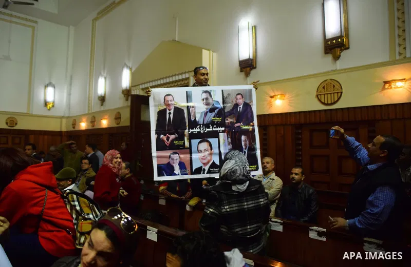 Egyptian supporters of ousted president Hosni Mubarak react inside the courtroom in Cairo on January 9, 2016, after top appeals court upheld upheld a three-year prison sentence for Mubarak and his two sons for corruption...