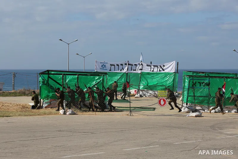 Members of Palestinian security forces loyal to Hamas demonstrate their skills during a military graduation ceremony in Gaza City January 10, 2016. Photo by Mohammed Asad