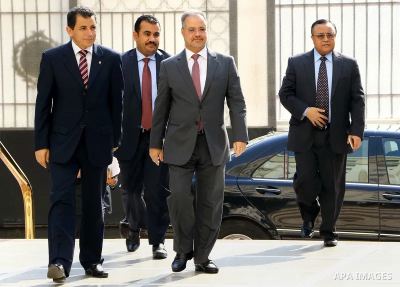 Members of Arab foreign ministers arrive for an emergency meeting of Arab foreign ministers in the Egyptian capital Cairo on January 10, 2016. Arab League chief Nabil al-Arabi accused Tehran of "provocative acts" as top...
