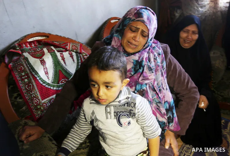 Relatives of Palestinian Mussa Zeater, who was killed in an attack by an Israeli aircraft, mourn during his funeral in the northern Gaza Strip January 13, 2016. The Israeli aircraft attacked a group of Palestinians in th...