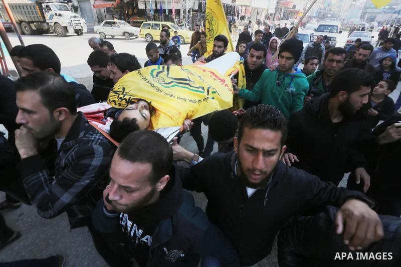 Mourners carry the body of Palestinian militant Mussa Zeater, who was killed in an attack by an Israeli aircraft, during his funeral in the northern Gaza Strip January 13, 2016. The Israeli aircraft attacked a group of P...