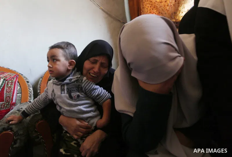 Relatives of Palestinian Mussa Zeater, who was killed in an attack by an Israeli aircraft, mourn during his funeral in the northern Gaza Strip January 13, 2016. The Israeli aircraft attacked a group of Palestinians in th...