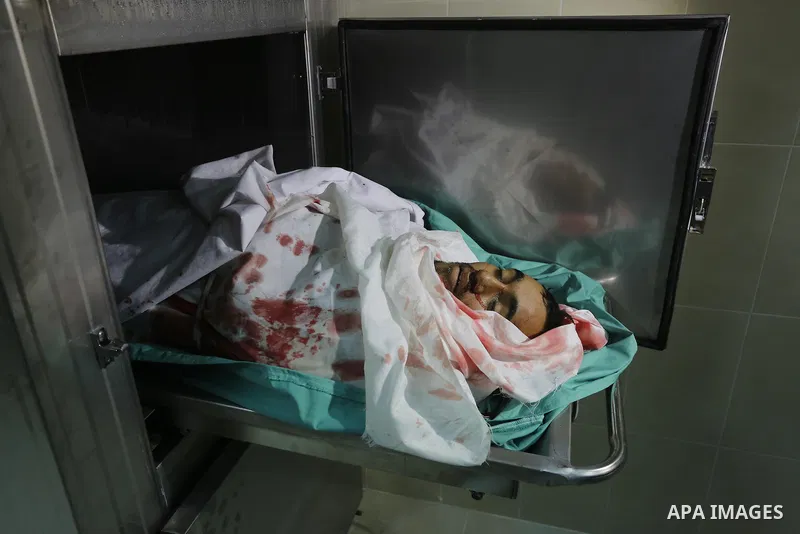 Relatives of Palestinian Moussa Zuaiter, mourn over his body at a morgue in hospital in the northern Gaza Strip January 13, 2016. The Israeli aircraft attacked a group of Palestinians in the Gaza Strip on Wednesday who t...