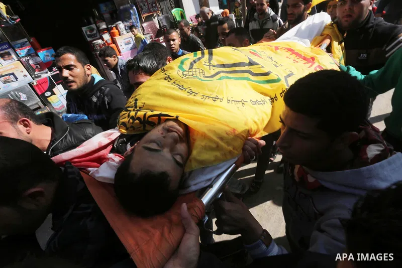 Mourners carry the body of Palestinian militant Mussa Zeater, who was killed in an attack by an Israeli aircraft, during his funeral in the northern Gaza Strip January 13, 2016. The Israeli aircraft attacked a group of P...