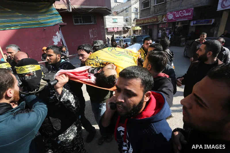 Mourners carry the body of Palestinian militant Mussa Zeater, who was killed in an attack by an Israeli aircraft, during his funeral in the northern Gaza Strip January 13, 2016. The Israeli aircraft attacked a group of P...