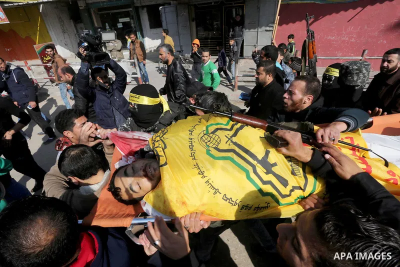 Mourners carry the body of Palestinian militant Mussa Zeater, who was killed in an attack by an Israeli aircraft, during his funeral in the northern Gaza Strip January 13, 2016. The Israeli aircraft attacked a group of P...