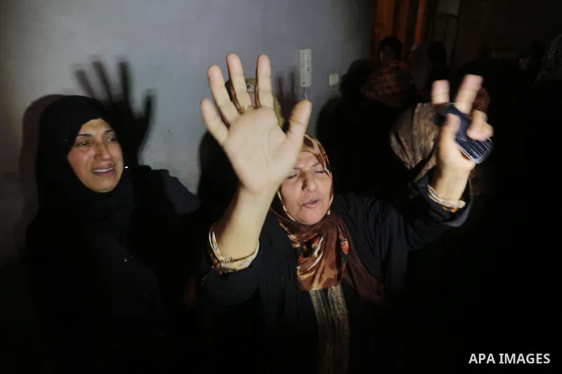 Relatives of Palestinian Mussa Zeater, who was killed in an attack by an Israeli aircraft, mourn during his funeral in the northern Gaza Strip January 13, 2016. The Israeli aircraft attacked a group of Palestinians in th...