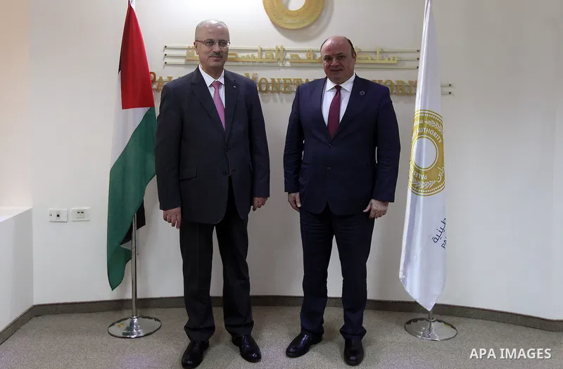 Palestinian Prime Minister Rami Hamdallah meets with members of the Board of Directors of the Monetary Authority in the West Bank city of Ramallah on Jan. 13, 2016. Photo by Prime Minister Office