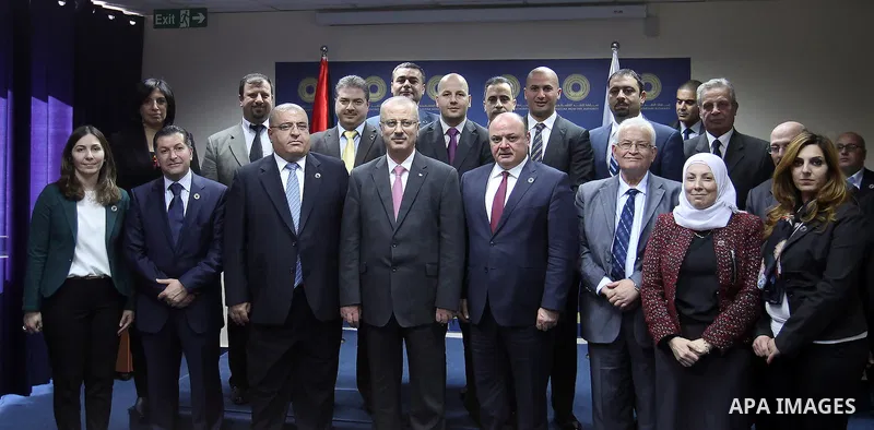 Palestinian Prime Minister Rami Hamdallah meets with members of the Board of Directors of the Monetary Authority in the West Bank city of Ramallah on Jan. 13, 2016. Photo by Prime Minister Office