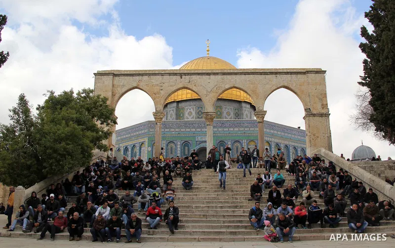 Palestinian Muslim worshipers attend Friday prayers in front of the Dome of the Rock mosque at al-Aqsa mosque compound, Islam's third holiest site, in Jerusalem's Old city on Jan. 15, 2016. Photo by Mahfouz Abu Turk