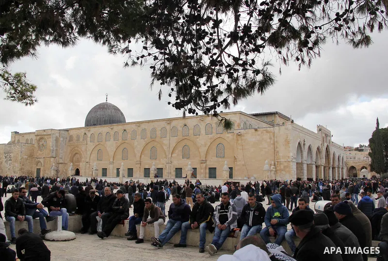 Palestinian Muslim worshipers attend Friday prayers outside al-Aqsa mosque, Islam's third holiest site, in Jerusalem's Old city on Jan. 15, 2016. Photo by Mahfouz Abu Turk