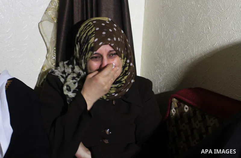 Relatives mourn during the funeral of Mohammed Qita in Khan Yunis in the southern Gaza Strip on January 16, 2016. Two Palestinians were shot dead by Israeli forces during protests along the border with Gaza on January 15...