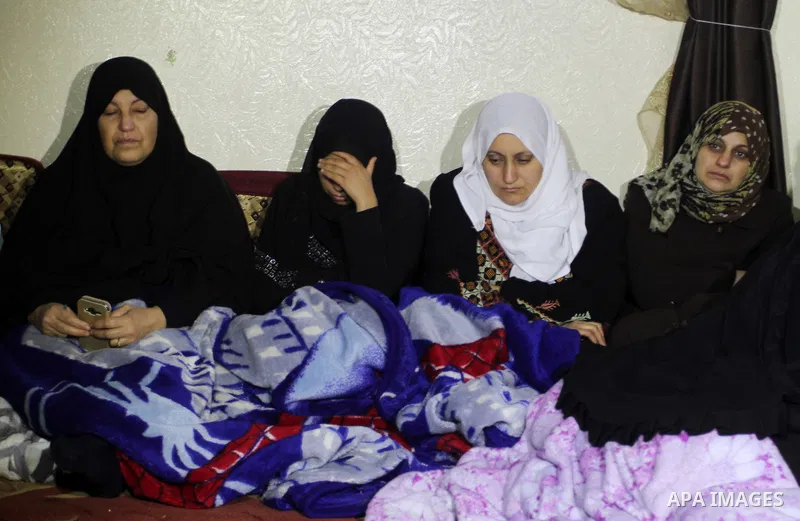 Relatives mourn during the funeral of Mohammed Qita in Khan Yunis in the southern Gaza Strip on January 16, 2016. Two Palestinians were shot dead by Israeli forces during protests along the border with Gaza on January 15...