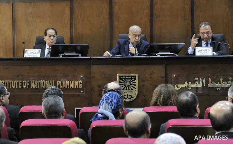 Egyptian Prime Minister, Ismail Sharif, visits the Ministry of Planning, in Cairo, Egypt, o January 16, 2016. Photo by Stringer
