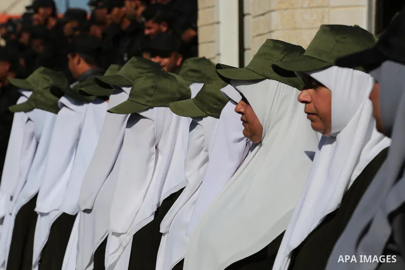 Palestinian members of officers display their skills during a graduation ceremony, in Gaza city on January 17, 2016. Photo by Mohammed Asad