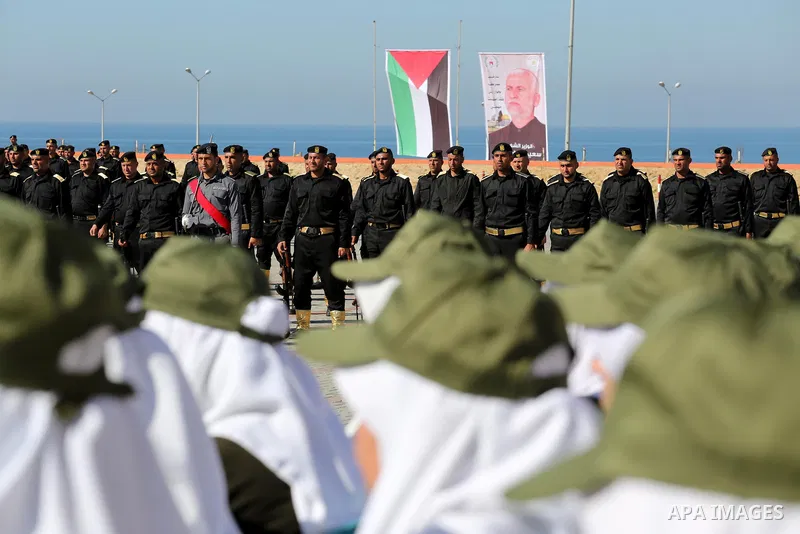 Palestinian members of officers display their skills during a graduation ceremony, in Gaza city on January 17, 2016. Photo by Mohammed Asad