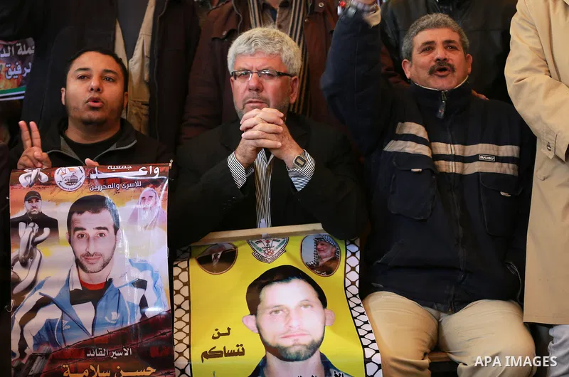 Palestinians take part in a protest demanding release the prisoners in Israeli jails, in front of Red cross office, in Gaza city, on January 18, 2016. Photo by Yasser Qudih