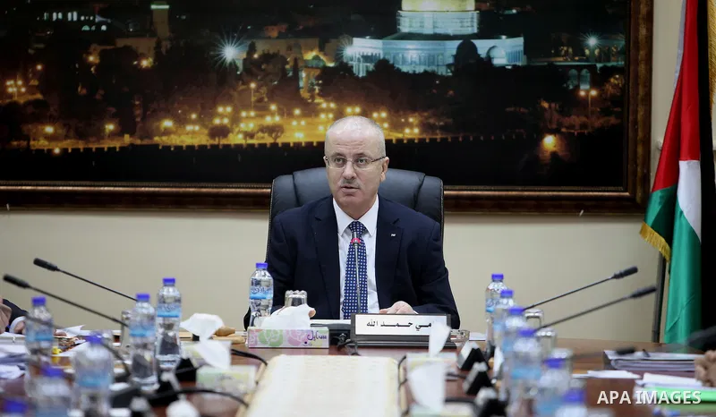 Palestinian Prime Minister, Rami hamdallah, chairs a meeting the ministers council, in the West bank city of Ramallah, on january 19, 2016. Photo by Prime Minister Office