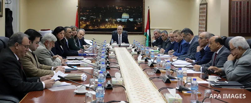 Palestinian Prime Minister, Rami hamdallah, chairs a meeting the ministers council, in the West bank city of Ramallah, on january 19, 2016. Photo by Prime Minister Office